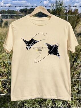 “Go With The Flow” Manta Ray Design Shirt | Underwater | National Geographic fan